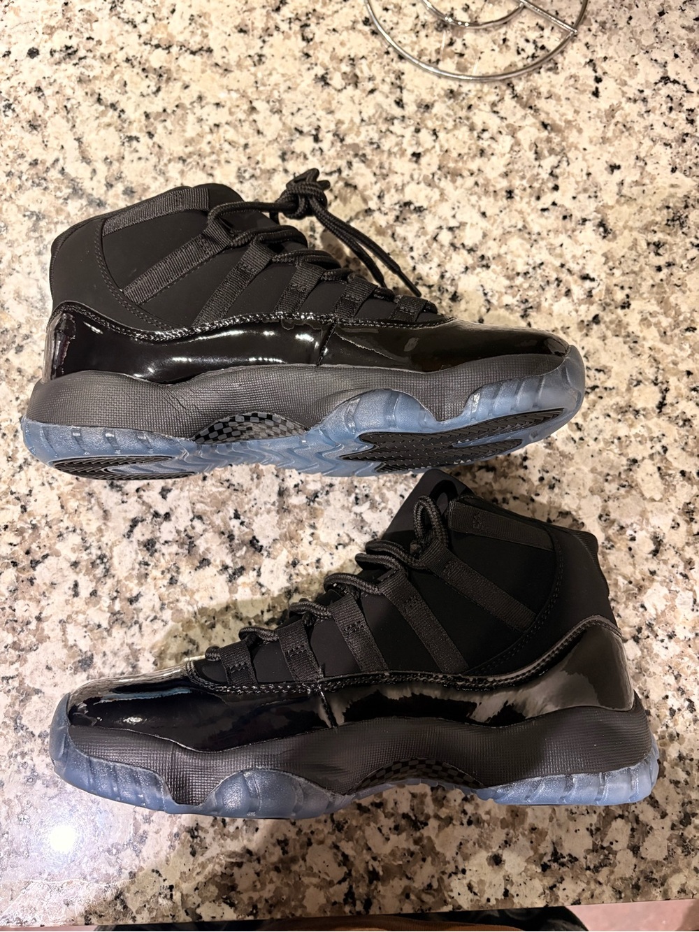 Cap and gown Jordan 11 size 8